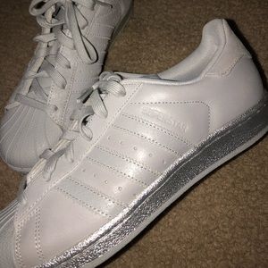 Silver/ gray superstar adidas